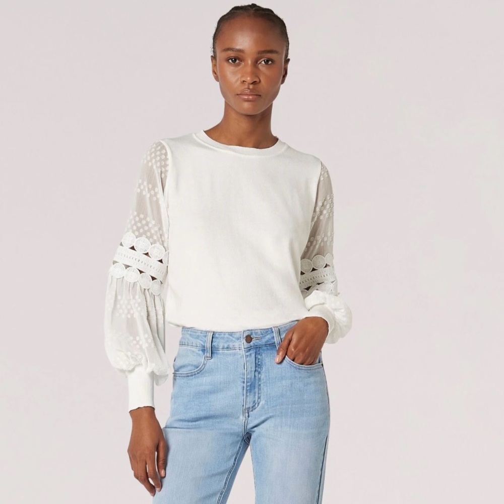 Sioni Milano White Sleeve Sweater with Lace Detailed Sleeves Size Large Sz L